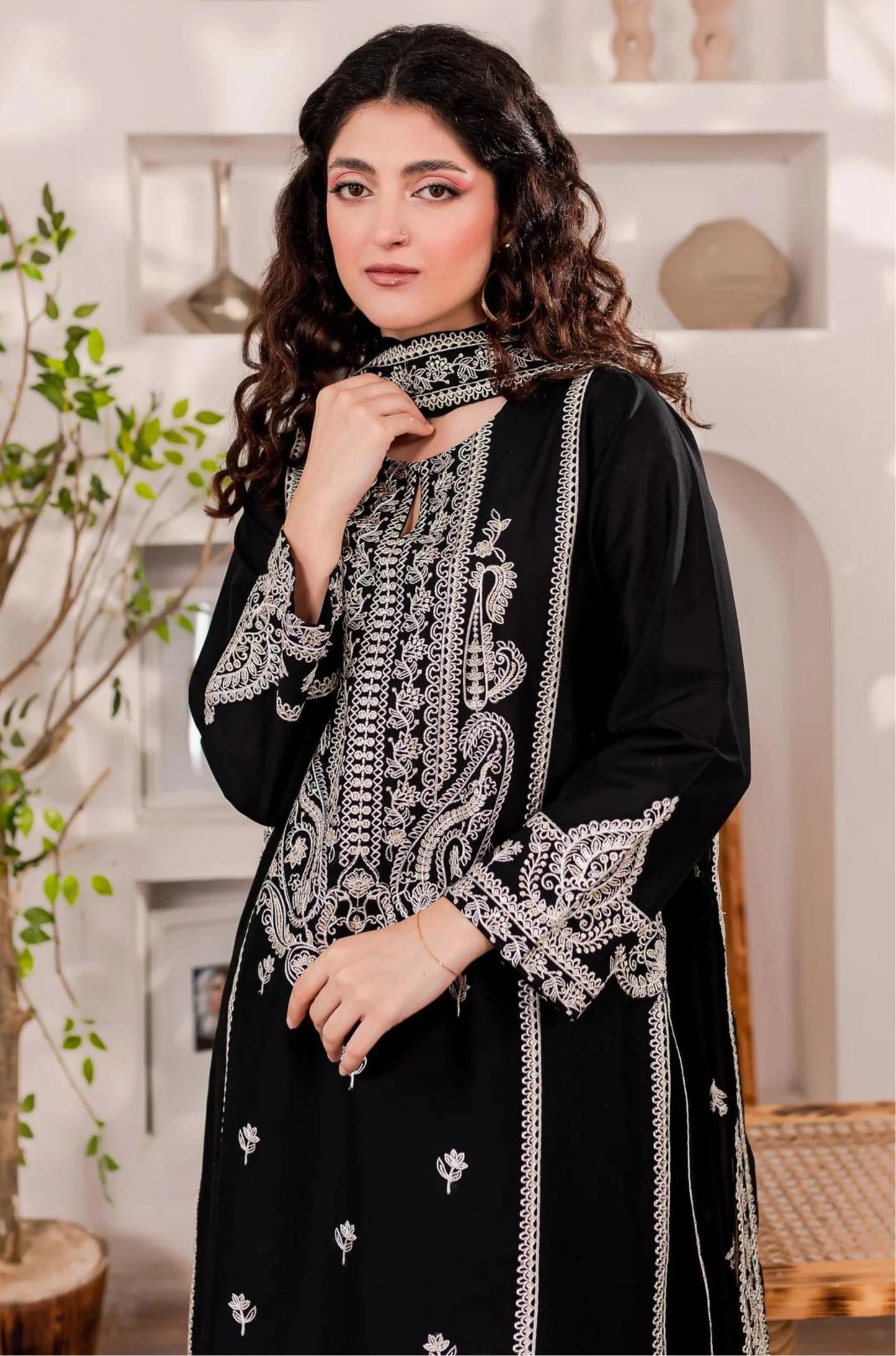 BATIK - 3PC DHANAK EMBROIDERED SHIRT WITH EMBROIDERED ORGANZA DUPATTA AND TROUSER-BIC-3125