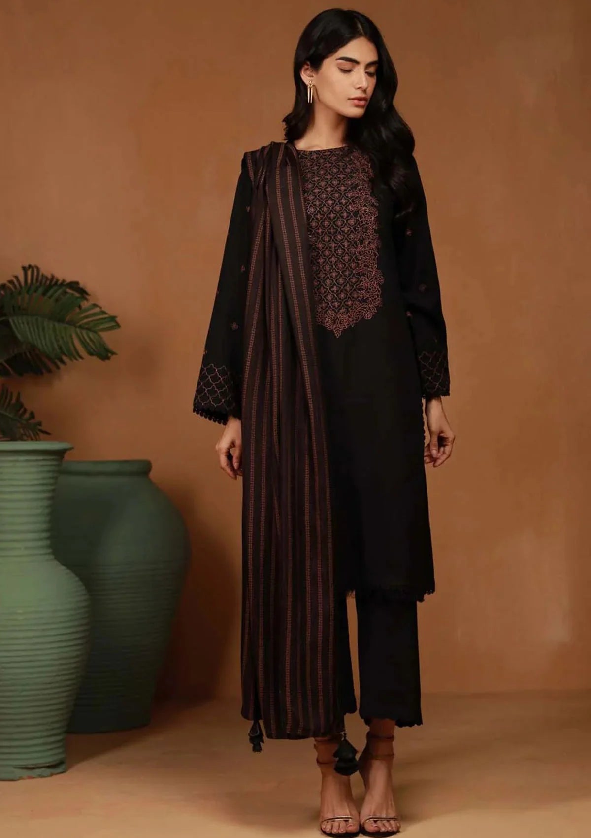 ZARASHAHJAHAN- 3PC DHANAK EMBROIDERED SHIRT WITH WOOL PRINT SHAWL & TROUSER-BIC-3118