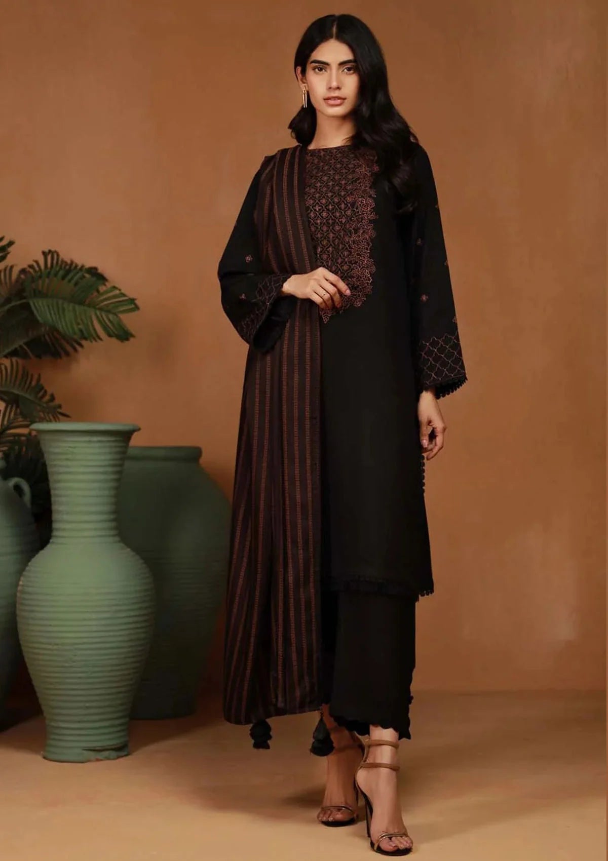 ZARASHAHJAHAN- 3PC DHANAK EMBROIDERED SHIRT WITH WOOL PRINT SHAWL & TROUSER-BIC-3118