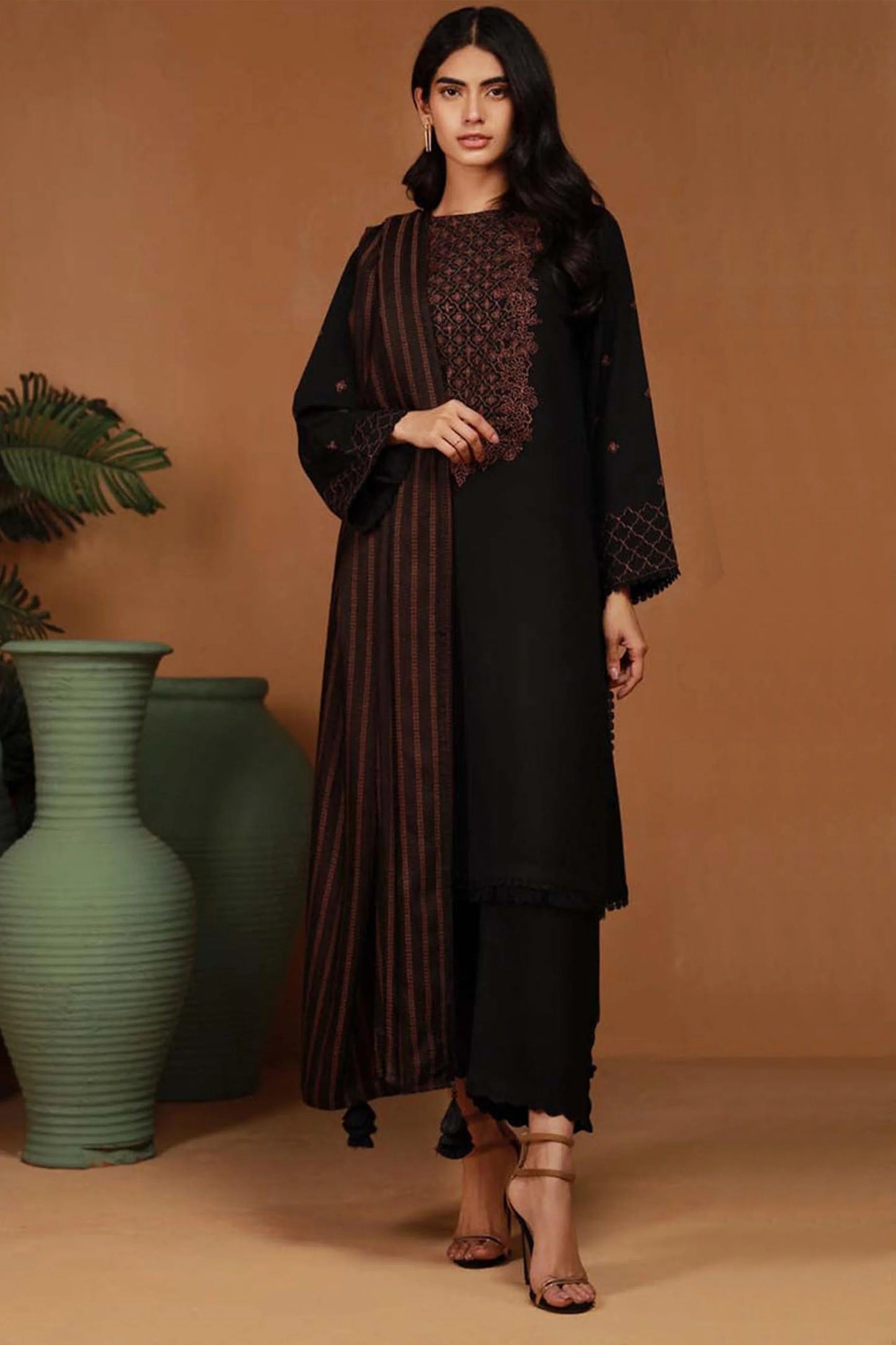 ZARASHAHJAHAN- 3PC DHANAK EMBROIDERED SHIRT WITH WOOL PRINT SHAWL & TROUSER-BIC-3118